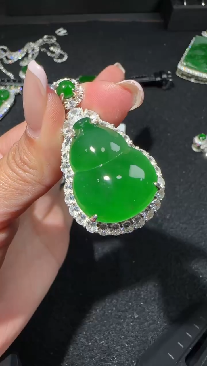 【闪购商品】翡翠吊坠(赠链)银S925镶嵌多样性发货拍一发一