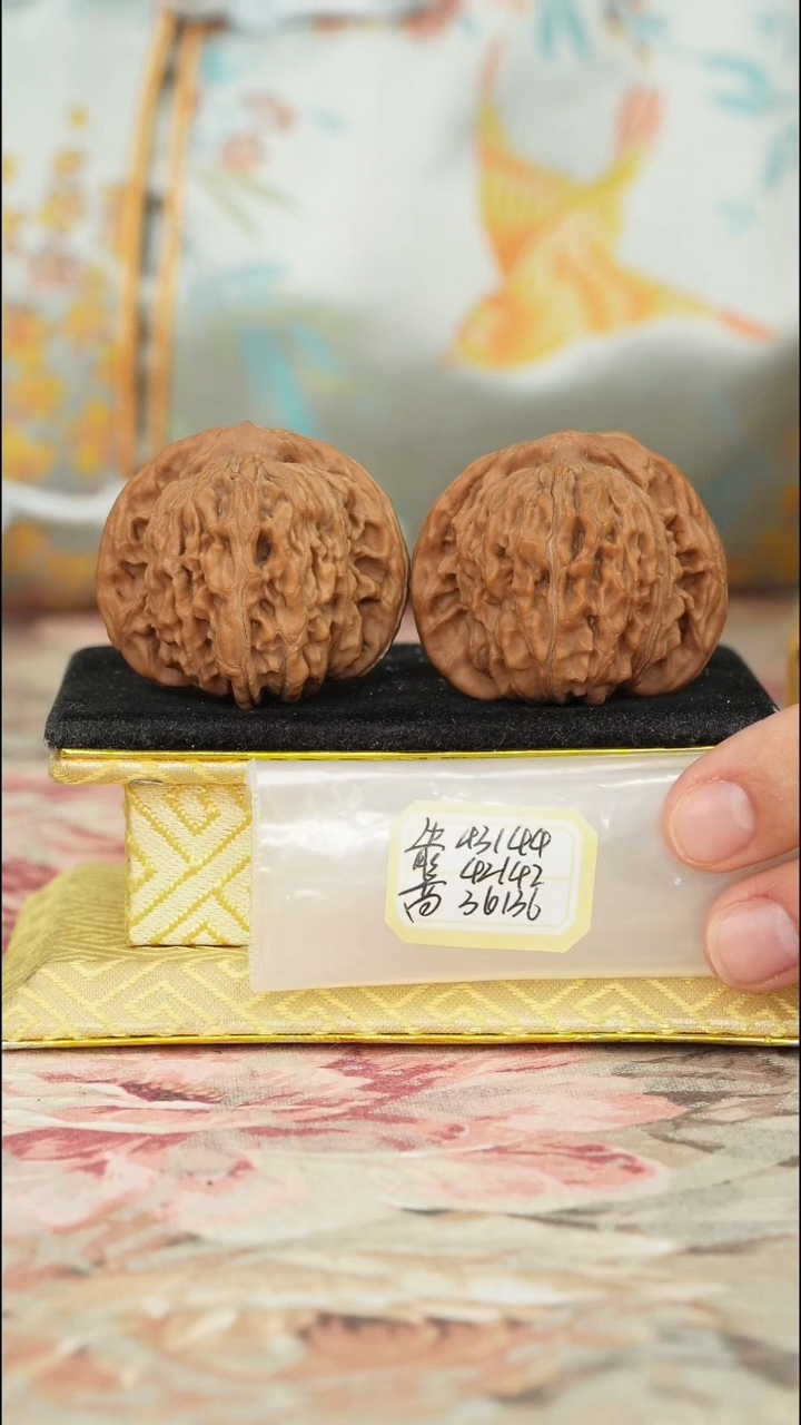 【闪购商品】文玩核桃把件一代楼