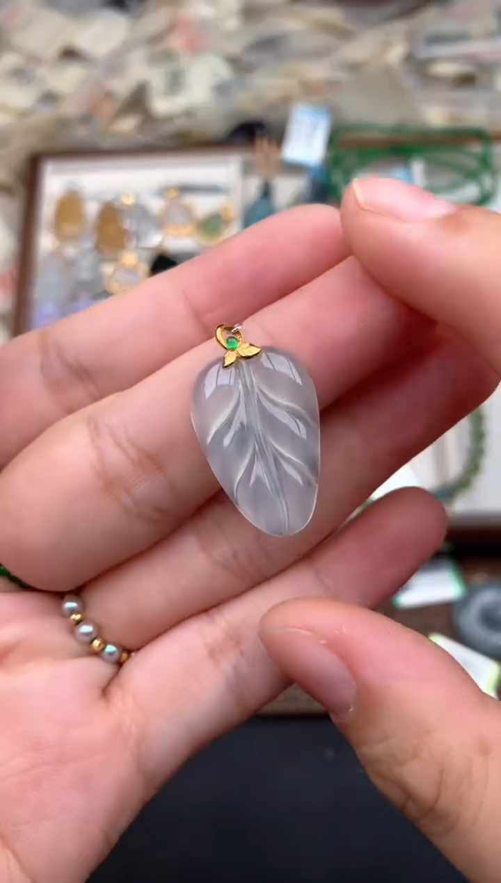 18K金镶嵌挂件翡翠一