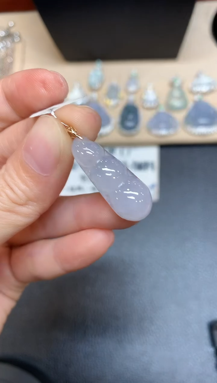 【闪购商品】翡翠颈饰18K金镶嵌福豆【无服务费