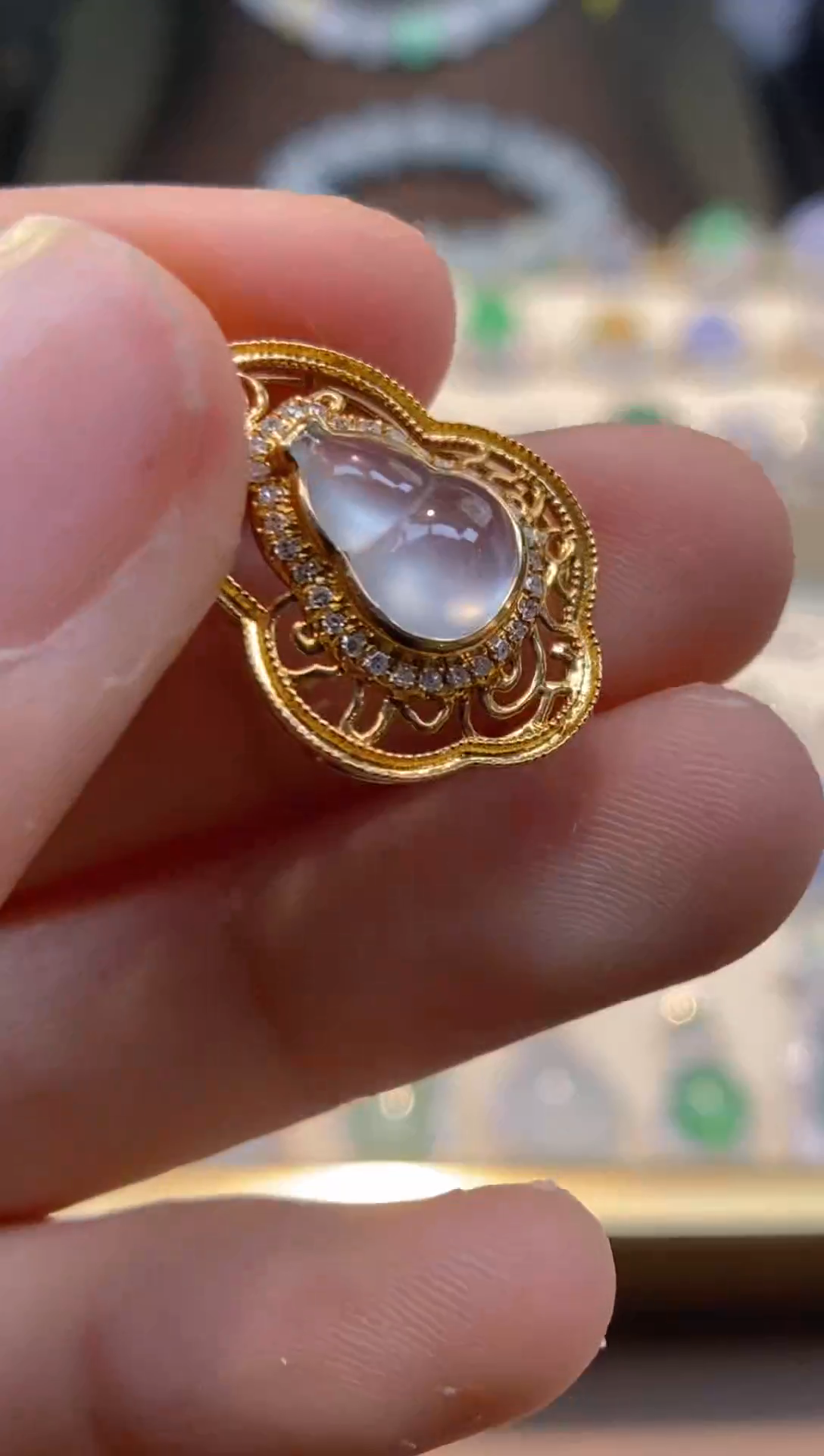 【闪购商品】翡翠吊坠(赠链)18K金镶嵌天然缅甸翡翠A货葫芦吊坠