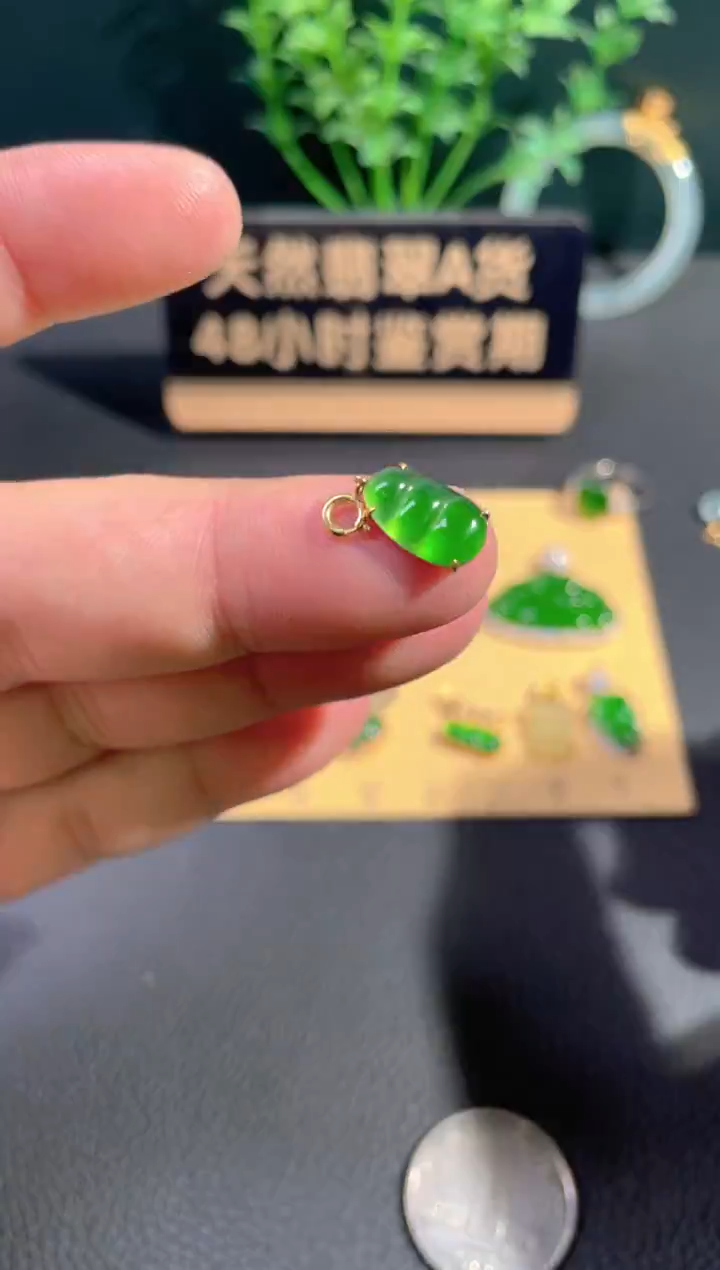 颈饰18K金镶嵌翡翠翡翠