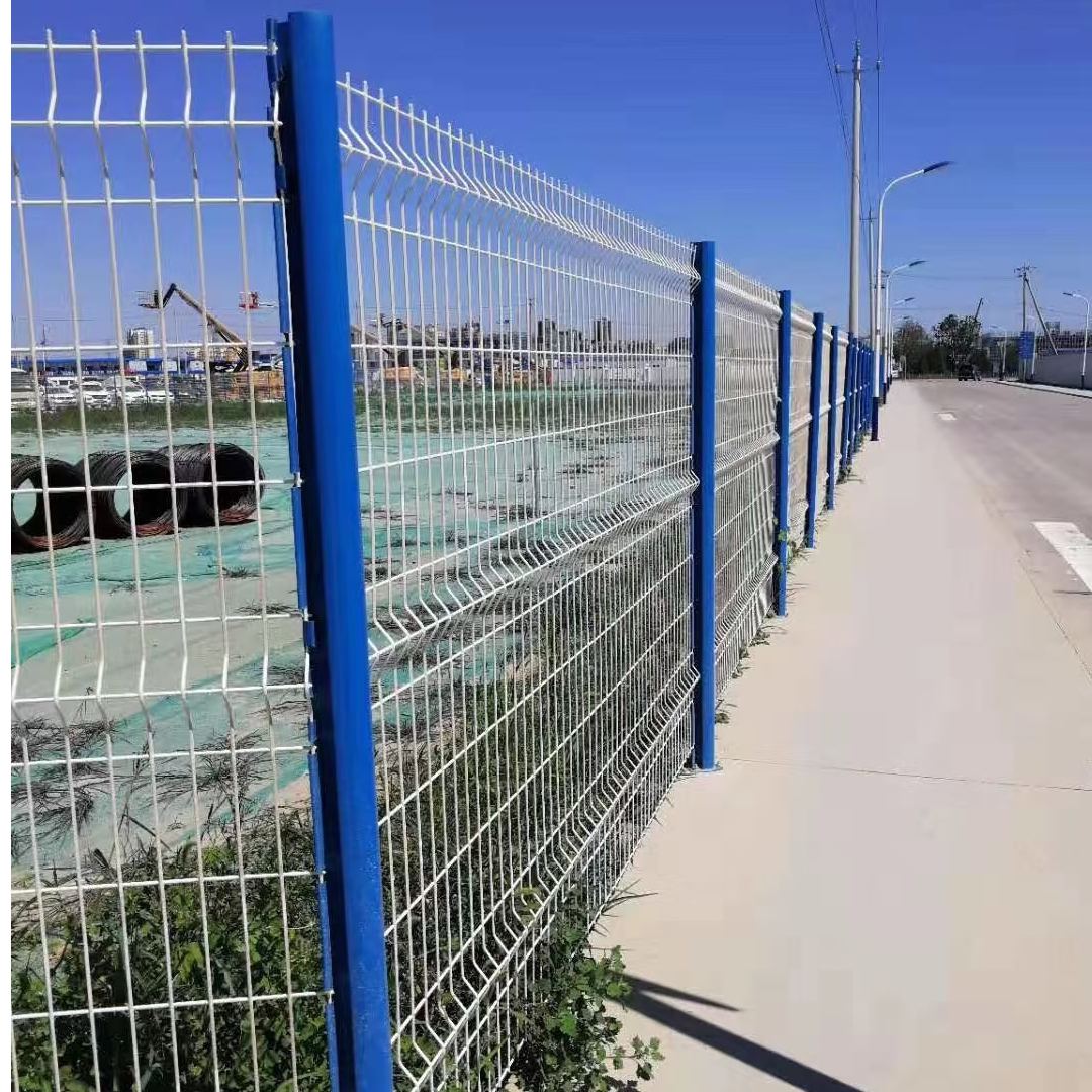 小区别墅护栏网桃形柱护栏网高速公路防护网厂区隔离网铁丝网浸塑