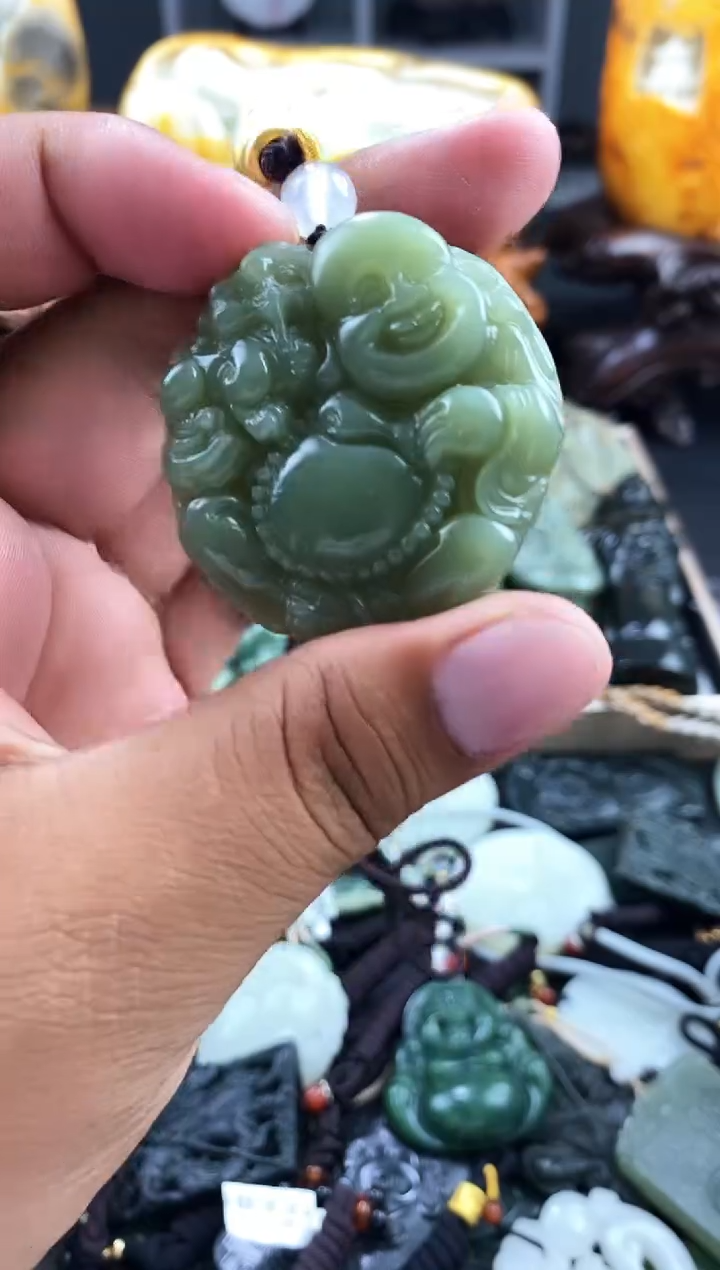 和田玉未镶嵌颈饰1