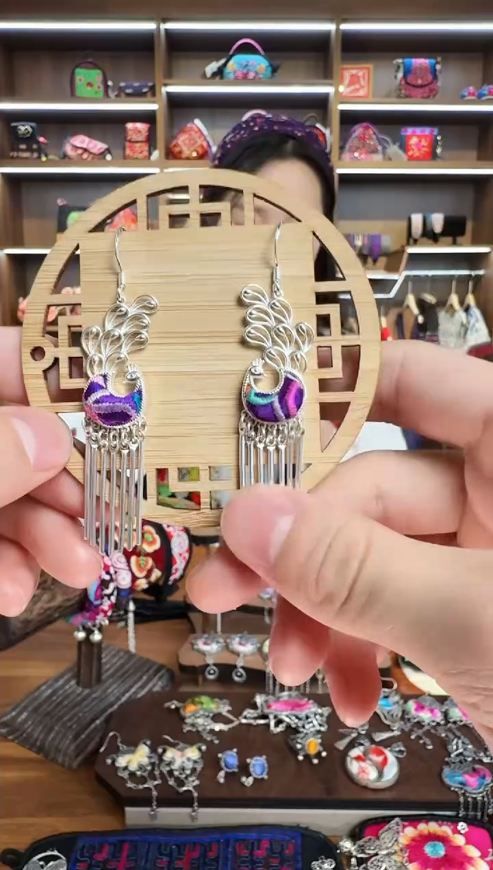 【闪购商品】织绣142蒙阿苏苗绣传承