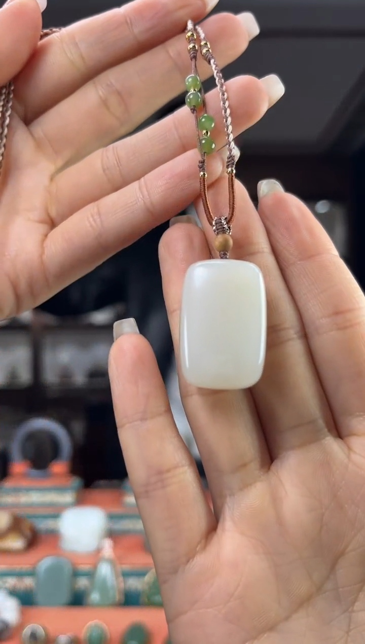 颈饰未镶嵌和田玉佩佩