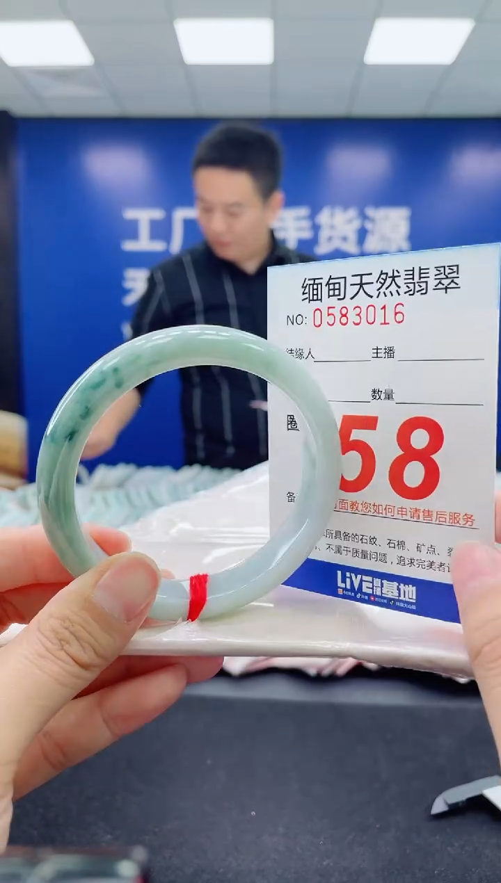 未镶嵌手镯翡翠天然翡翠手镯