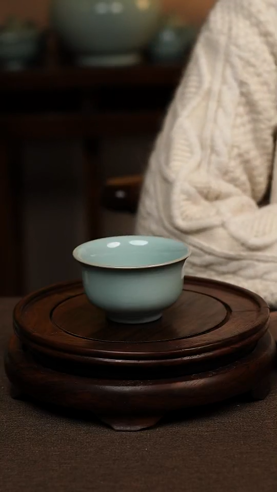 瓷片天青色全手工压手杯100ml微瑕不带礼盒