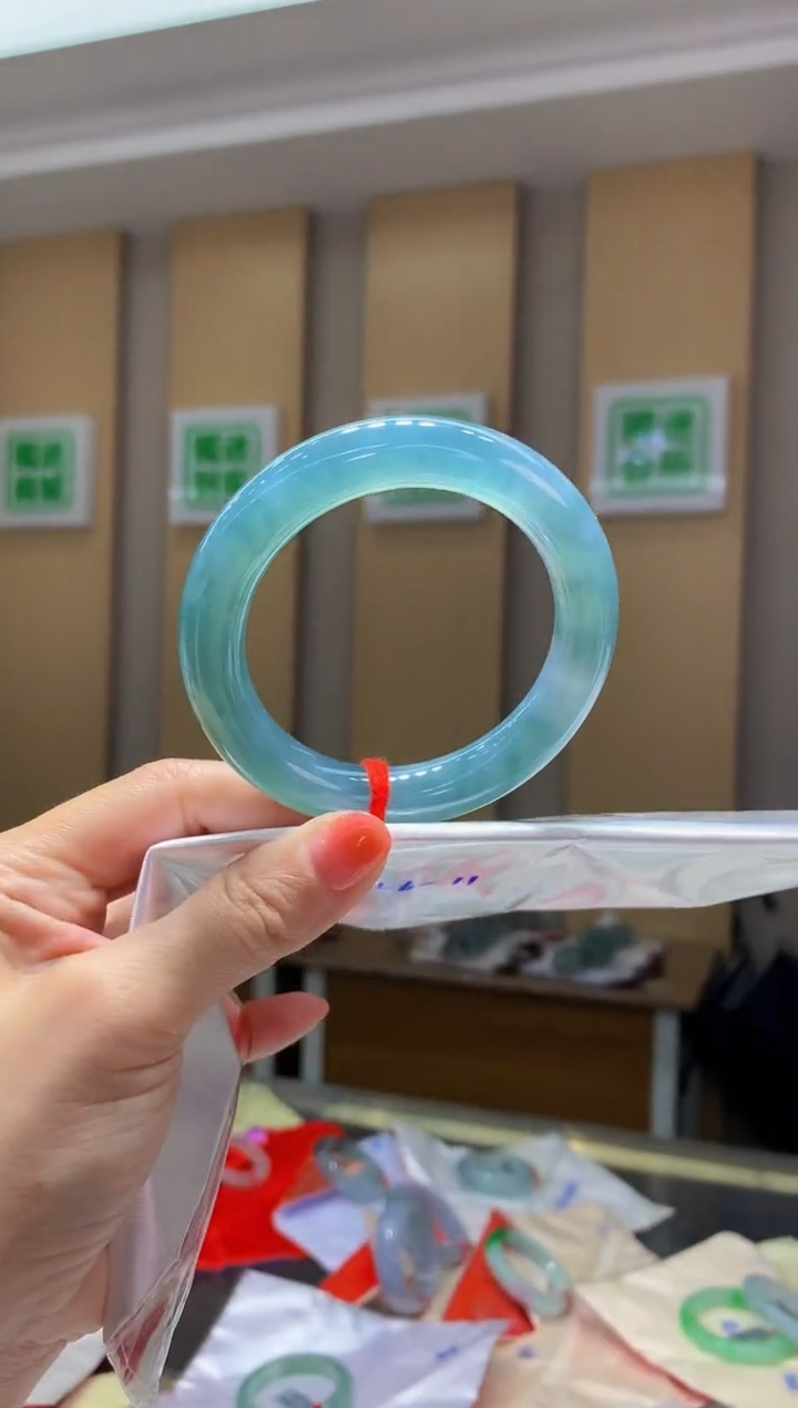 翡翠手镯未镶嵌- Q129圈口55.5