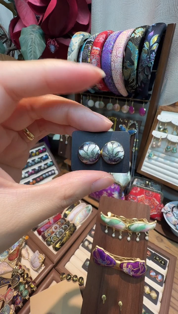 泞*草【孤品车12.9】张国权玉兰花12毫米耳钉