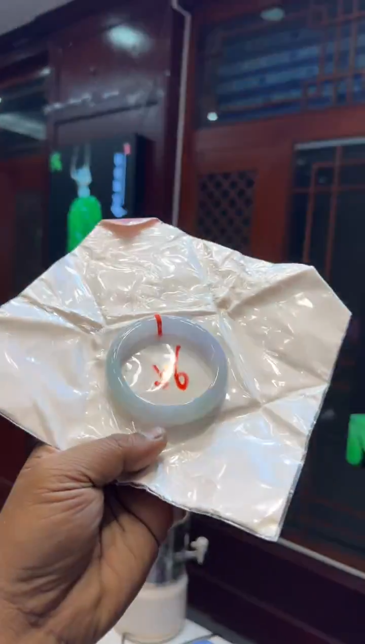 未镶嵌手镯翡翠手镯