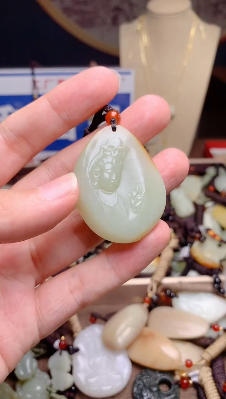 和田玉未镶嵌颈饰1