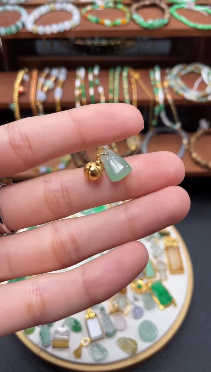 【闪购商品】翡翠吊坠(不含链)银S925镀金镶嵌一个 JK615