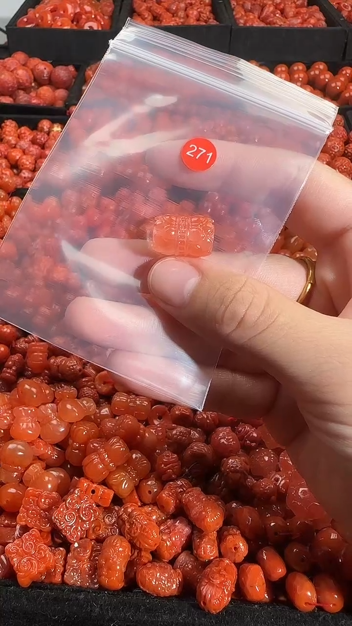 颈饰未镶嵌南红玛瑙1