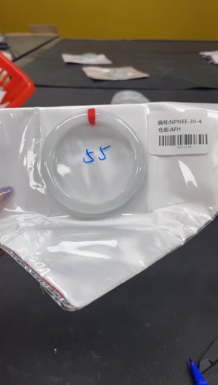 未镶嵌手镯翡翠?****筋翡翠手镯