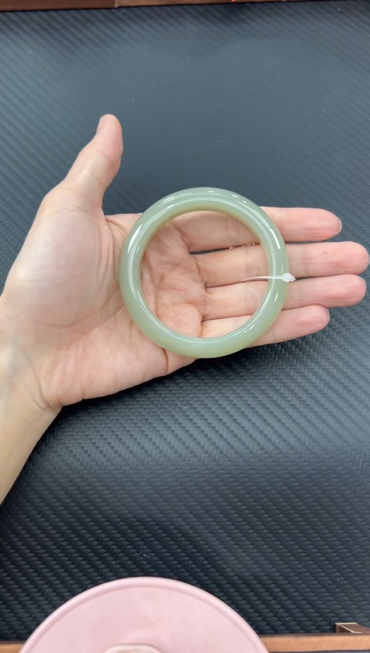 【闪购商品】和田玉手镯未镶嵌且末微色差近矿54+手镯