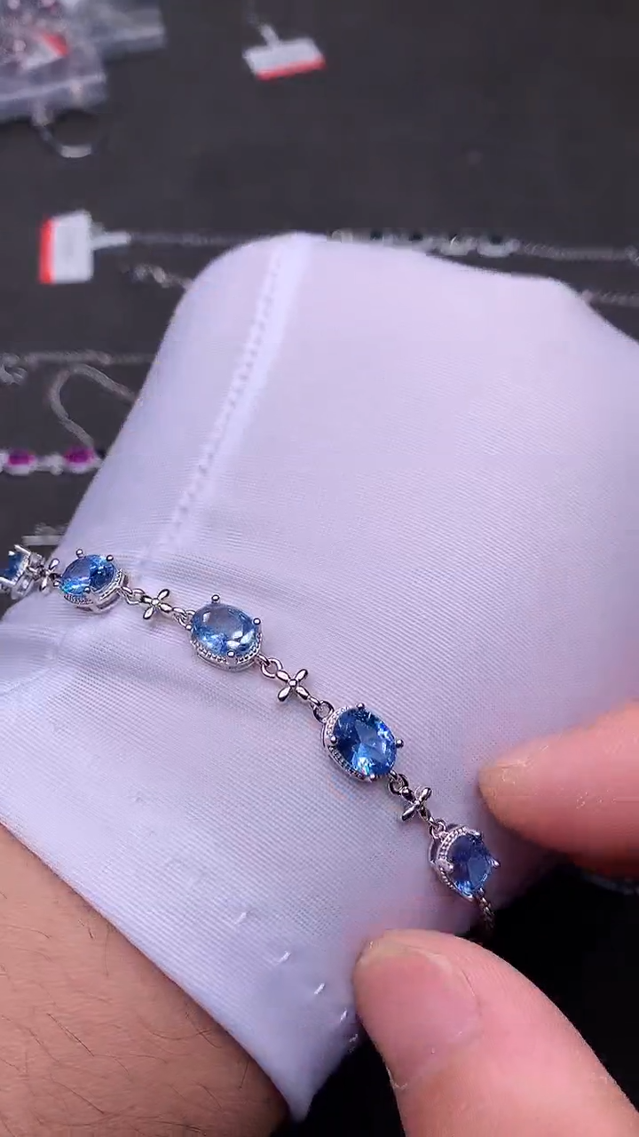 【闪购商品】海蓝宝石手链银S925镶嵌.........