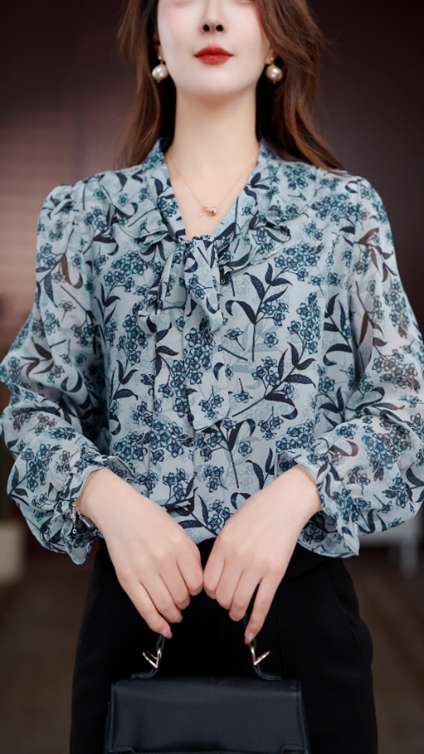 2025新款岸芷汀兰唯美V领高端小衫套头衬衫时髦长袖上衣打底女
