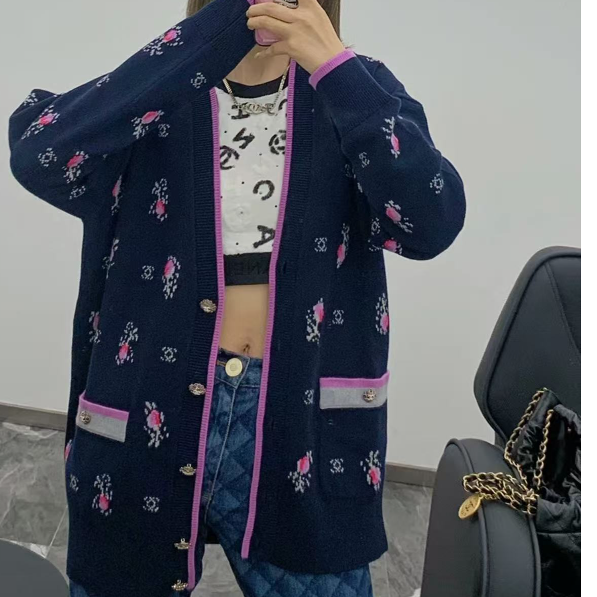 99新 Chanel/香奈儿 36码22K深蓝色拼粉色宝石扣长款开衫