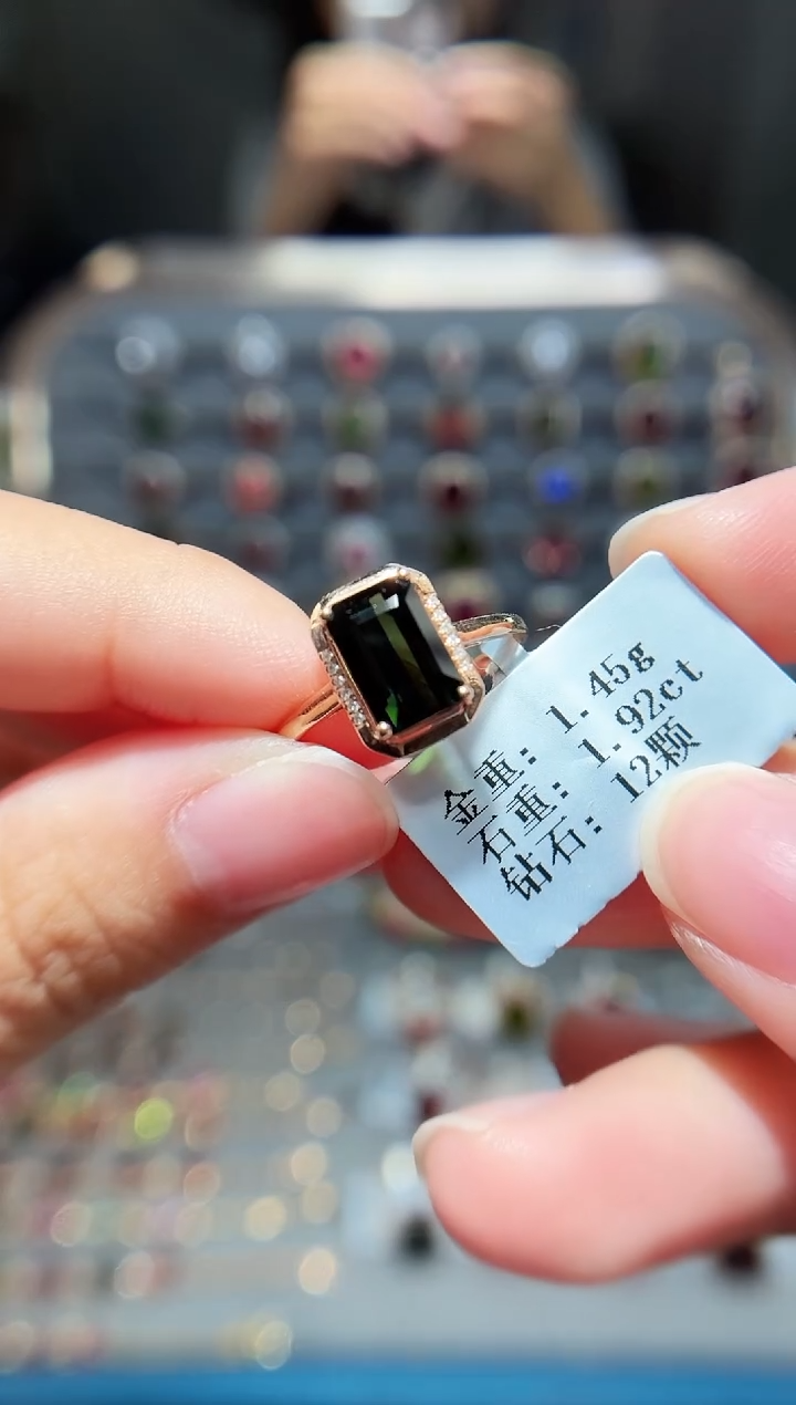 18K金镶嵌戒指碧玺1.92.