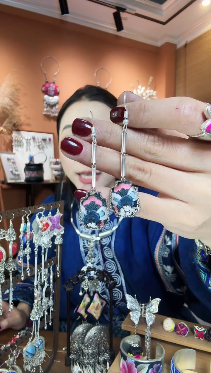 【闪购商品】刺绣纯手工民族风耳环