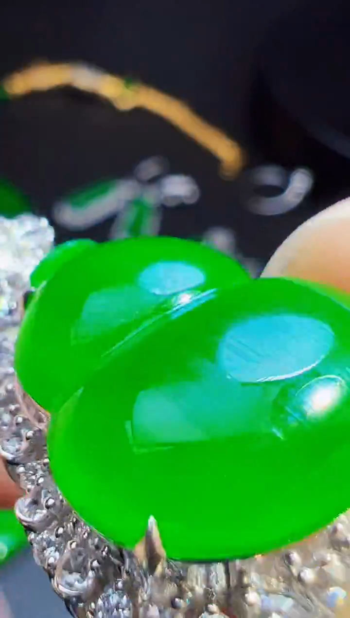 颈饰18K金镶嵌翡翠漂****云翡翠