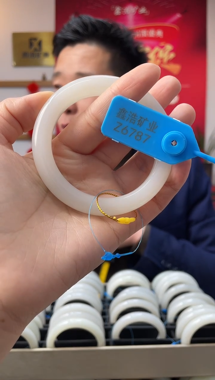 【闪购商品】和田玉手镯未镶嵌荔枝冻 Z6787 圈口58-59