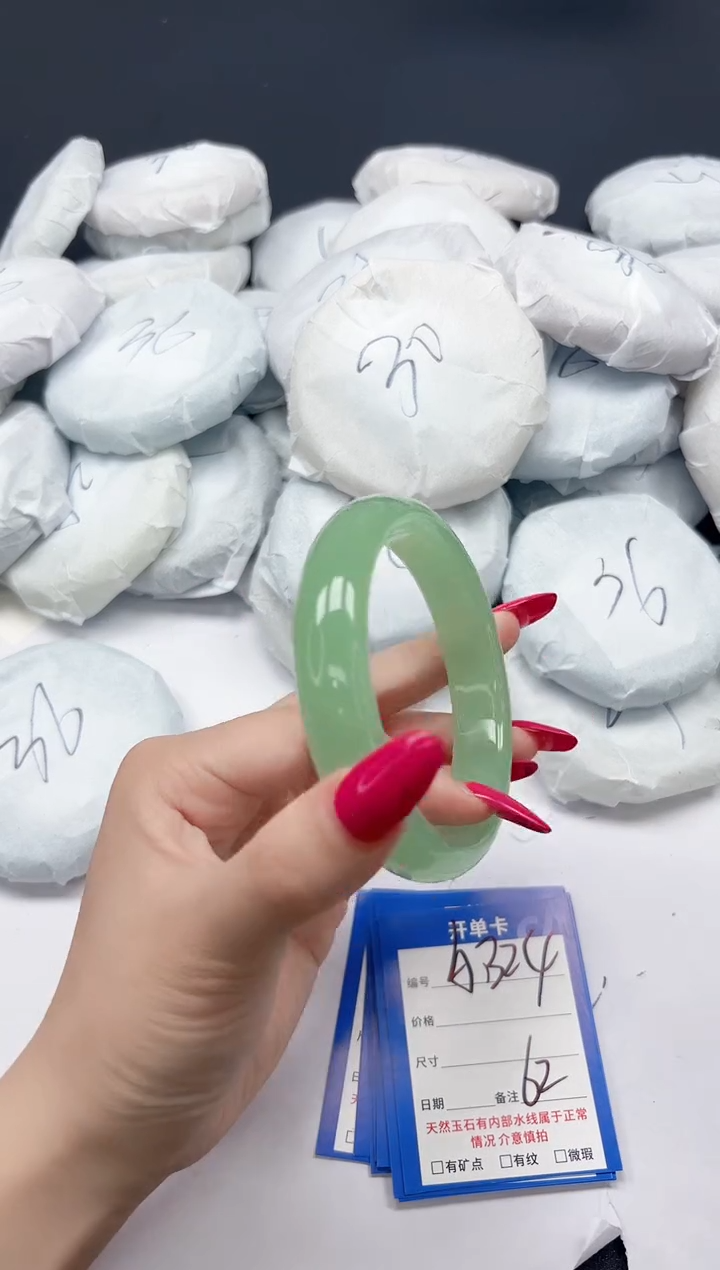 未镶嵌手镯石英质玉A324/62