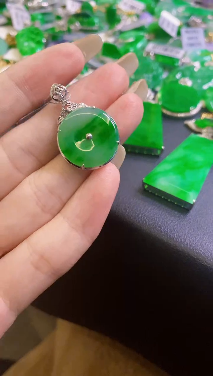 【闪购商品】定制翡翠18K金镶嵌扣