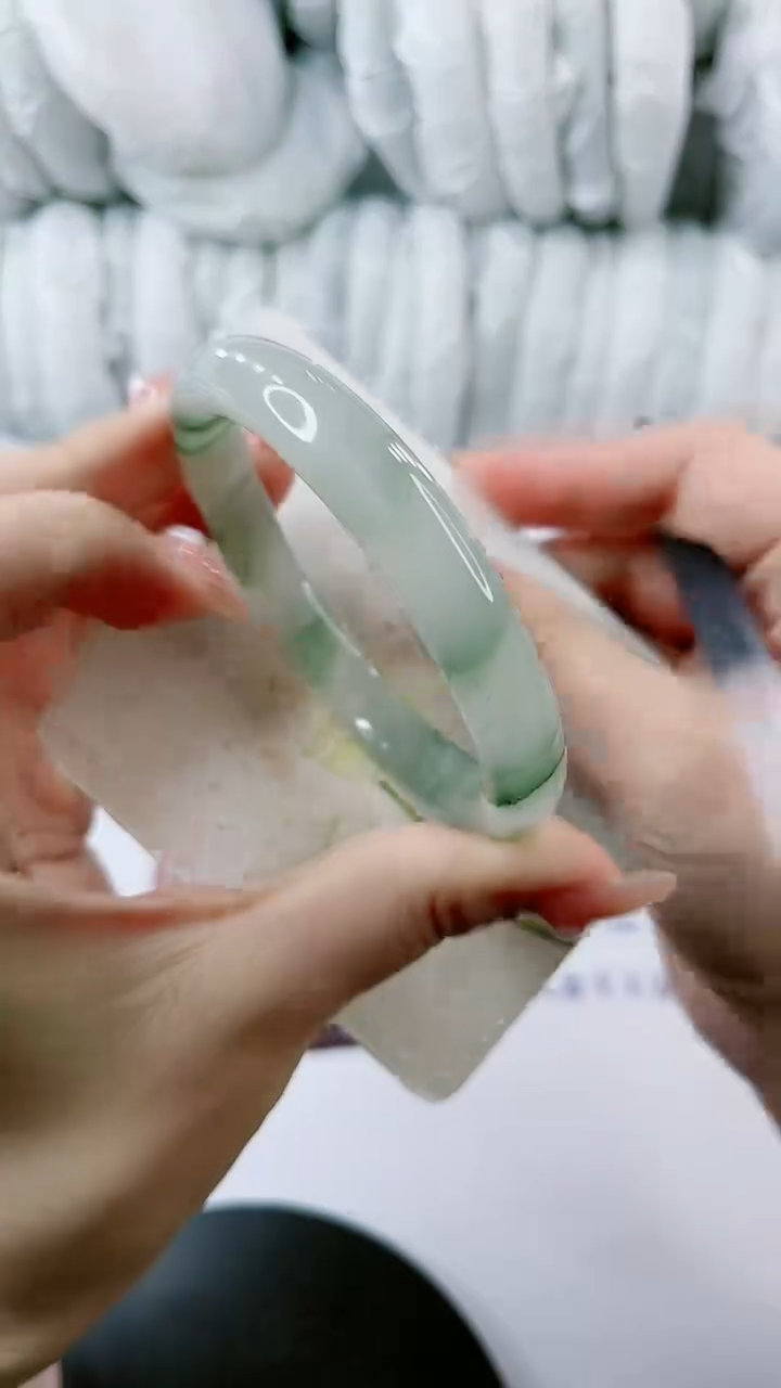 【闪购商品】石英质玉手镯未镶嵌0934493125-多样性发货