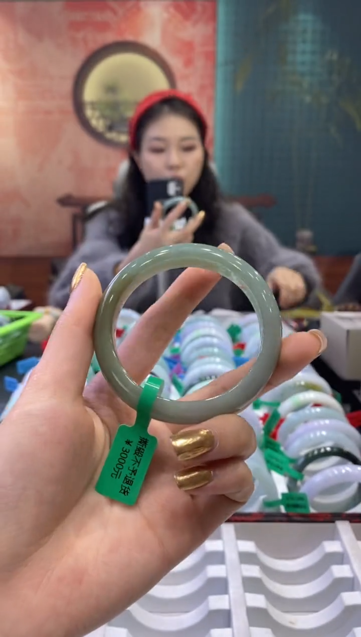 【闪购商品】翡翠手镯未镶嵌多人05014