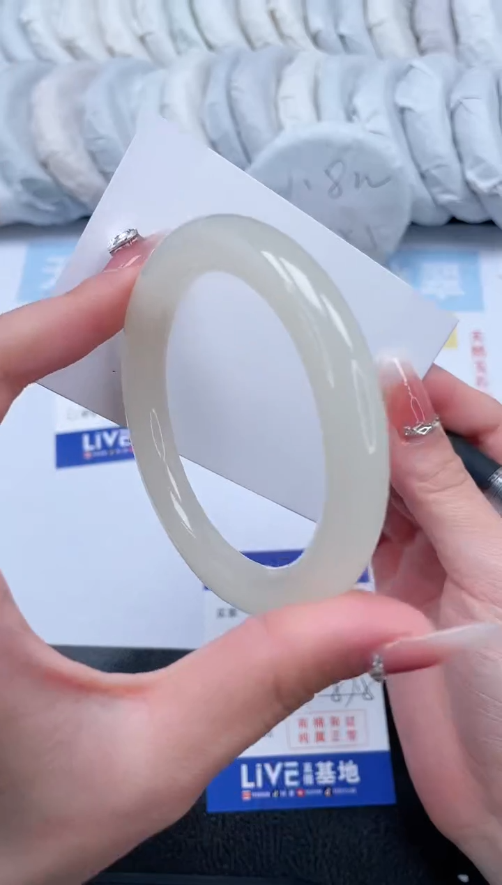 【闪购商品】石英质玉手镯未镶嵌T30-57.5