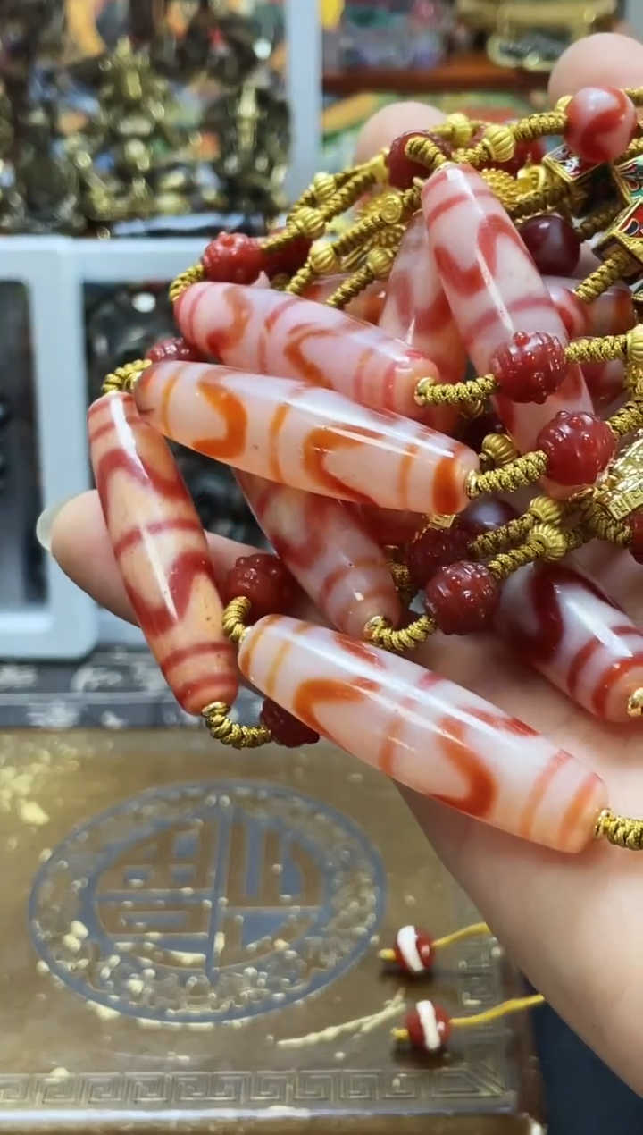 未镶嵌双牙牙锁骨玛瑙/玉髓颜色图案多样性随机发一条