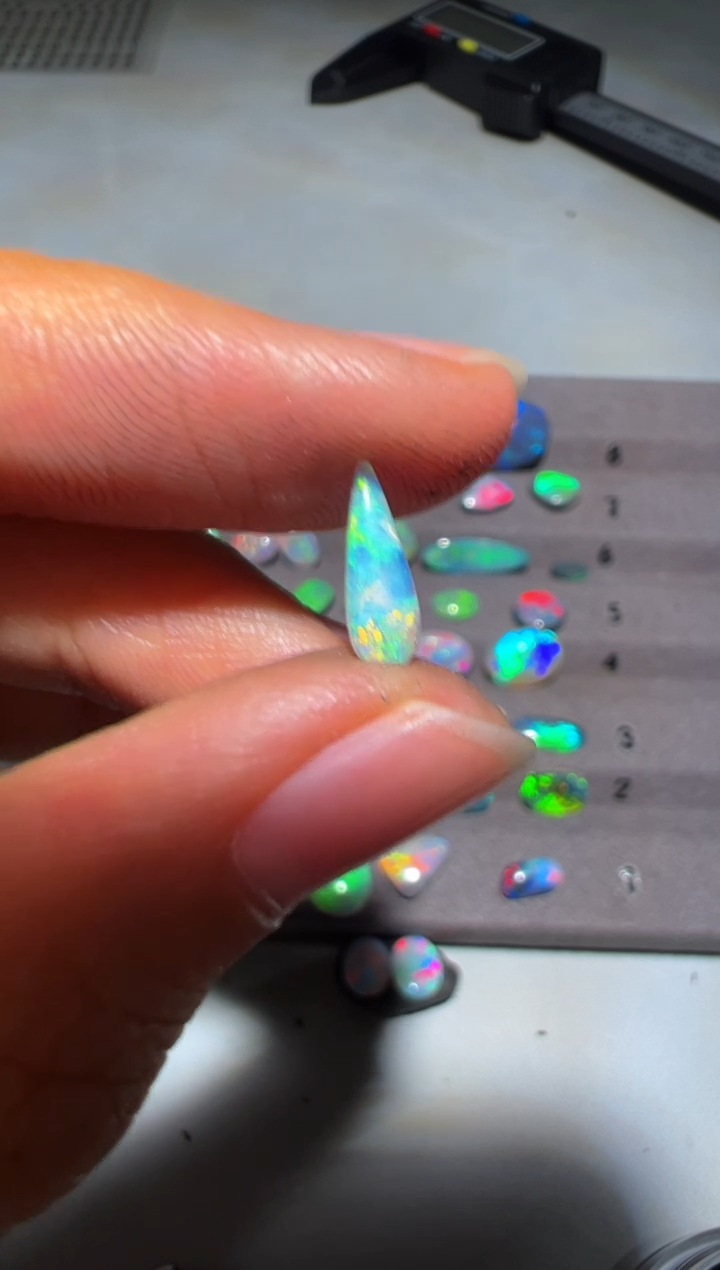 未镶嵌欧泊宝石S***e【苏苏精选】澳宝 3.3*9.8   mm