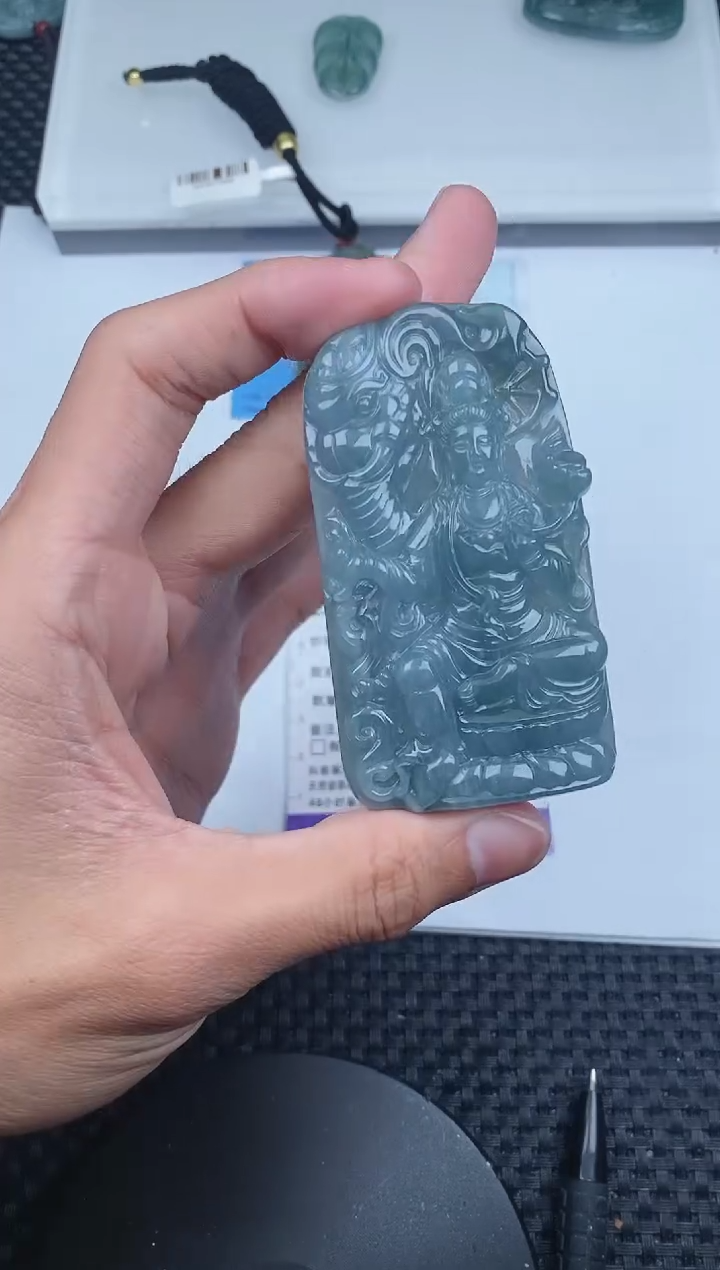 【闪购商品】翡翠颈饰未镶嵌          