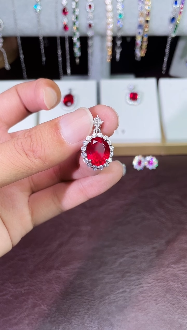 足铂镶嵌合成（培育）红宝石吊坠(赠链)红宝吊坠