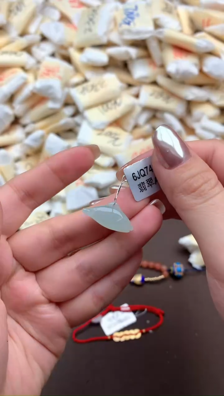 【闪购商品】翡翠挂件未镶嵌一