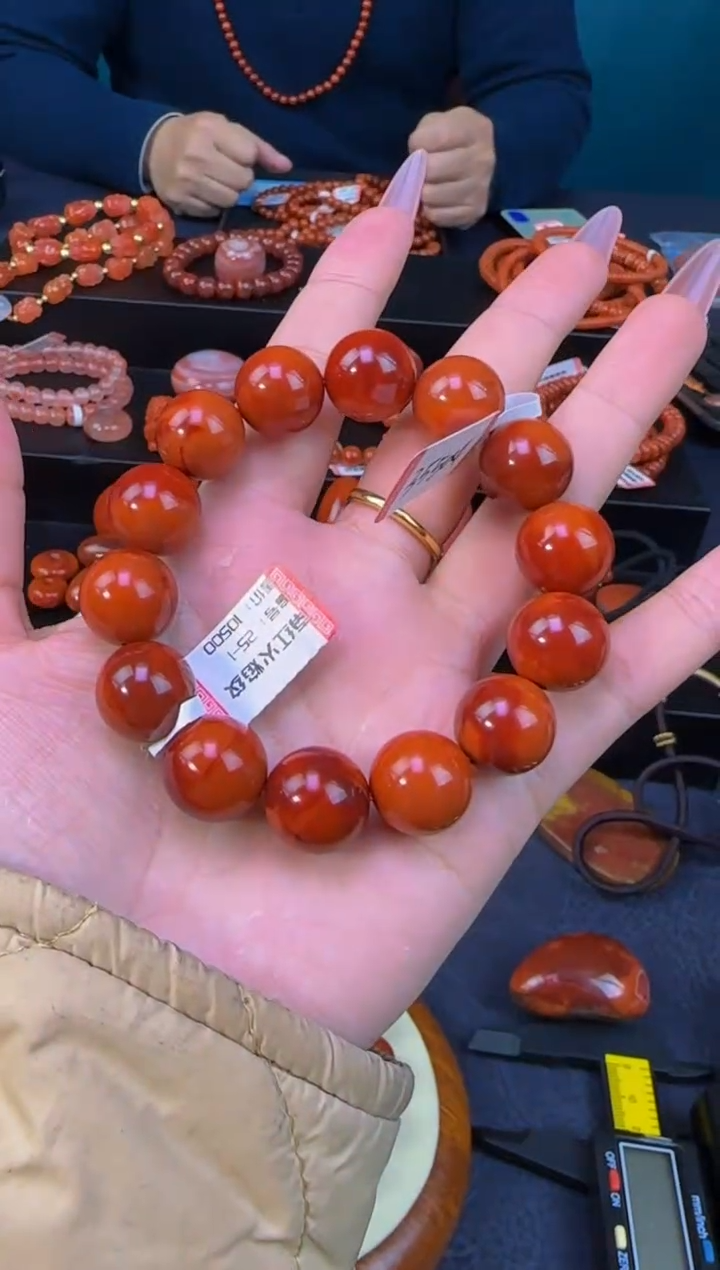 【闪购商品】南红玛瑙手链未镶嵌原矿无优化牛血圆珠14mm多样性发一