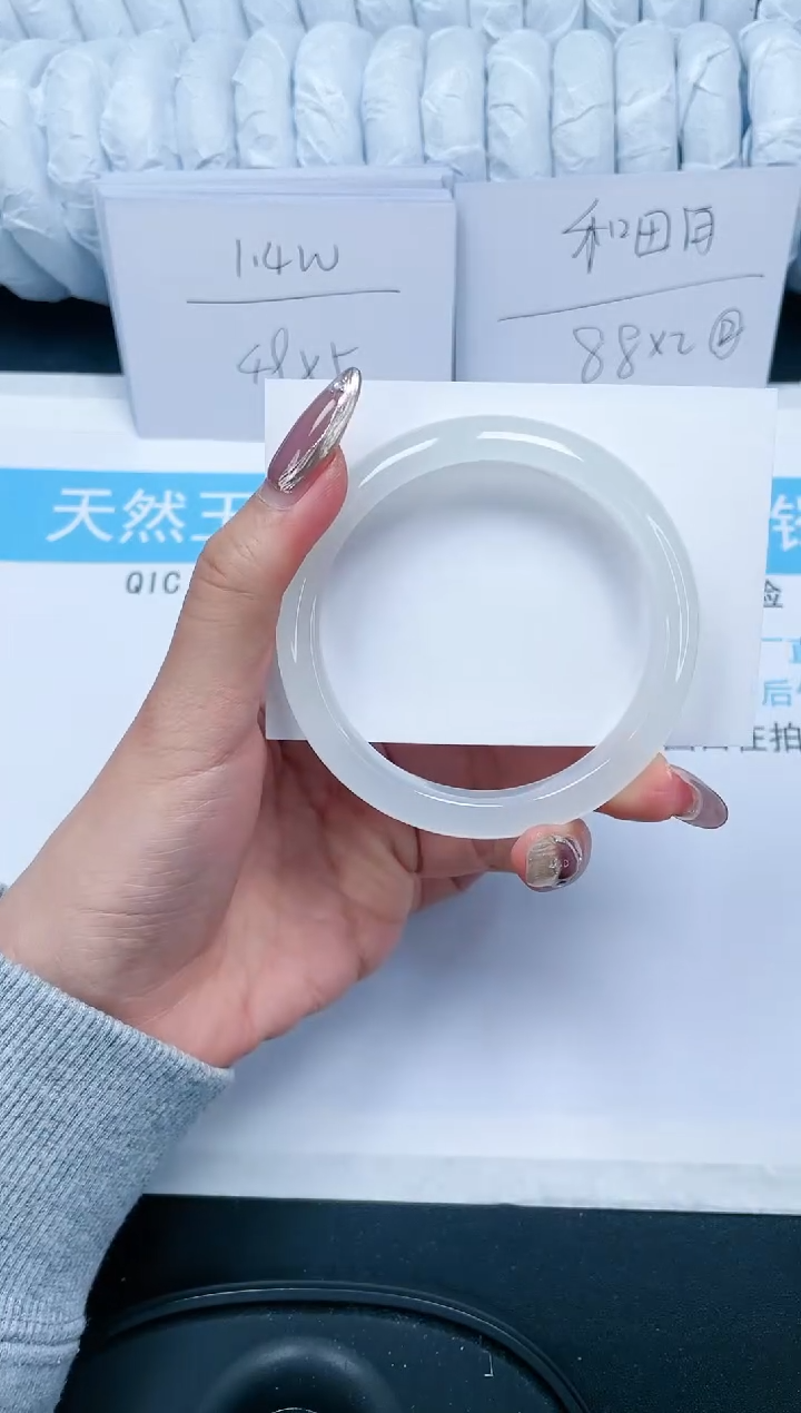 【闪购商品】石英质玉手镯未镶嵌299-61.3