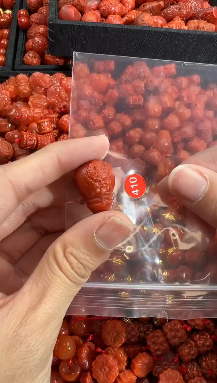 南红玛瑙未镶嵌颈饰1