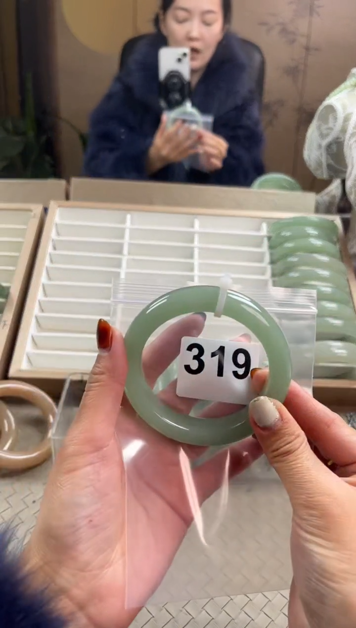 未镶嵌手镯石英质玉C*H319