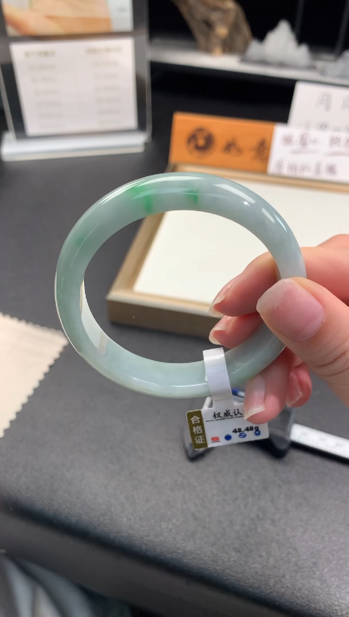 【闪购商品】翡翠手镯未镶嵌        