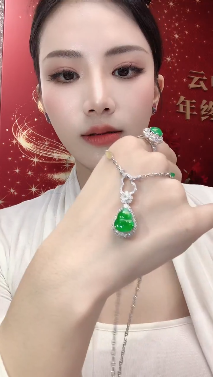 吊坠(不含链)18K金镶嵌翡翠彩*?C27