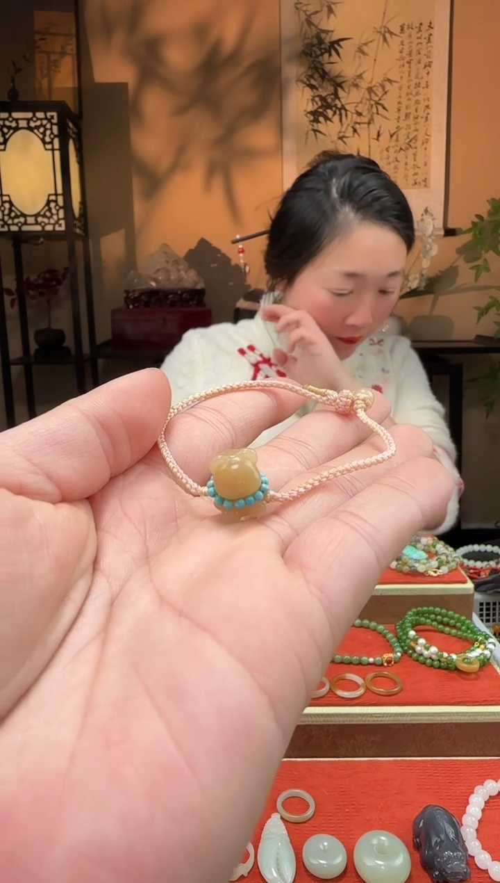 【闪购商品】和田玉手绳未镶嵌小熊