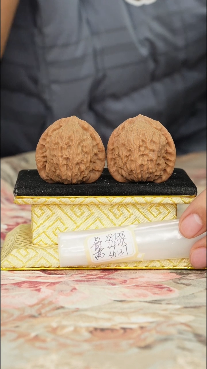 【闪购商品】文玩核桃把件非嫁接将军帽