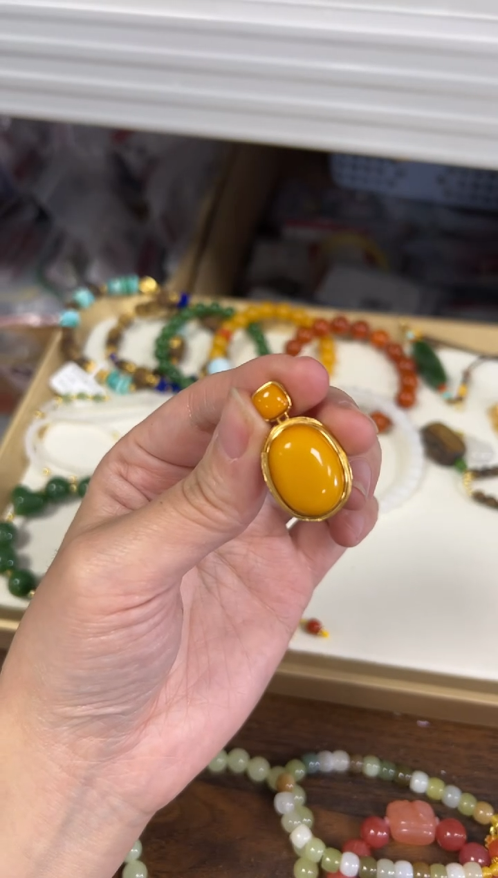 蜜蜡颈饰银S925镶嵌蜜蜡椭圆蛋面银镶嵌吊坠[2657]