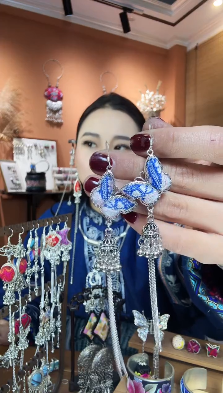 【闪购商品】刺绣纯手工民族风耳环