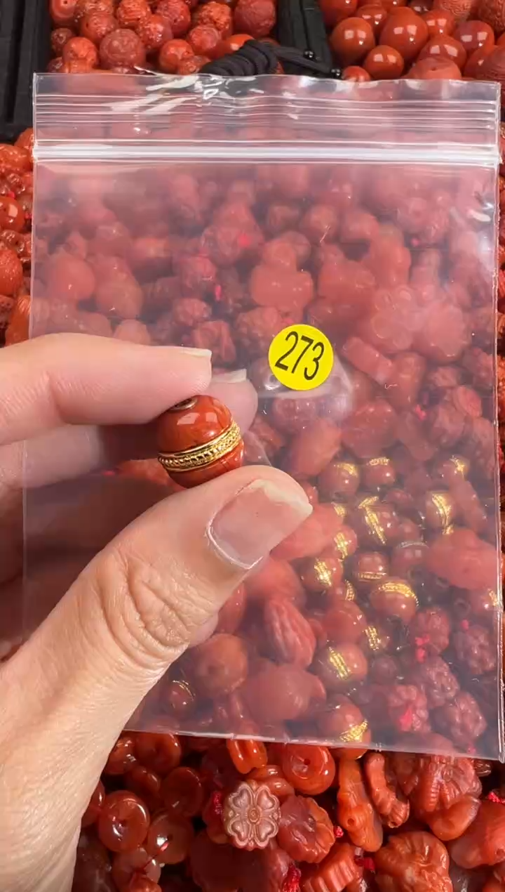 南红玛瑙未镶嵌颈饰1