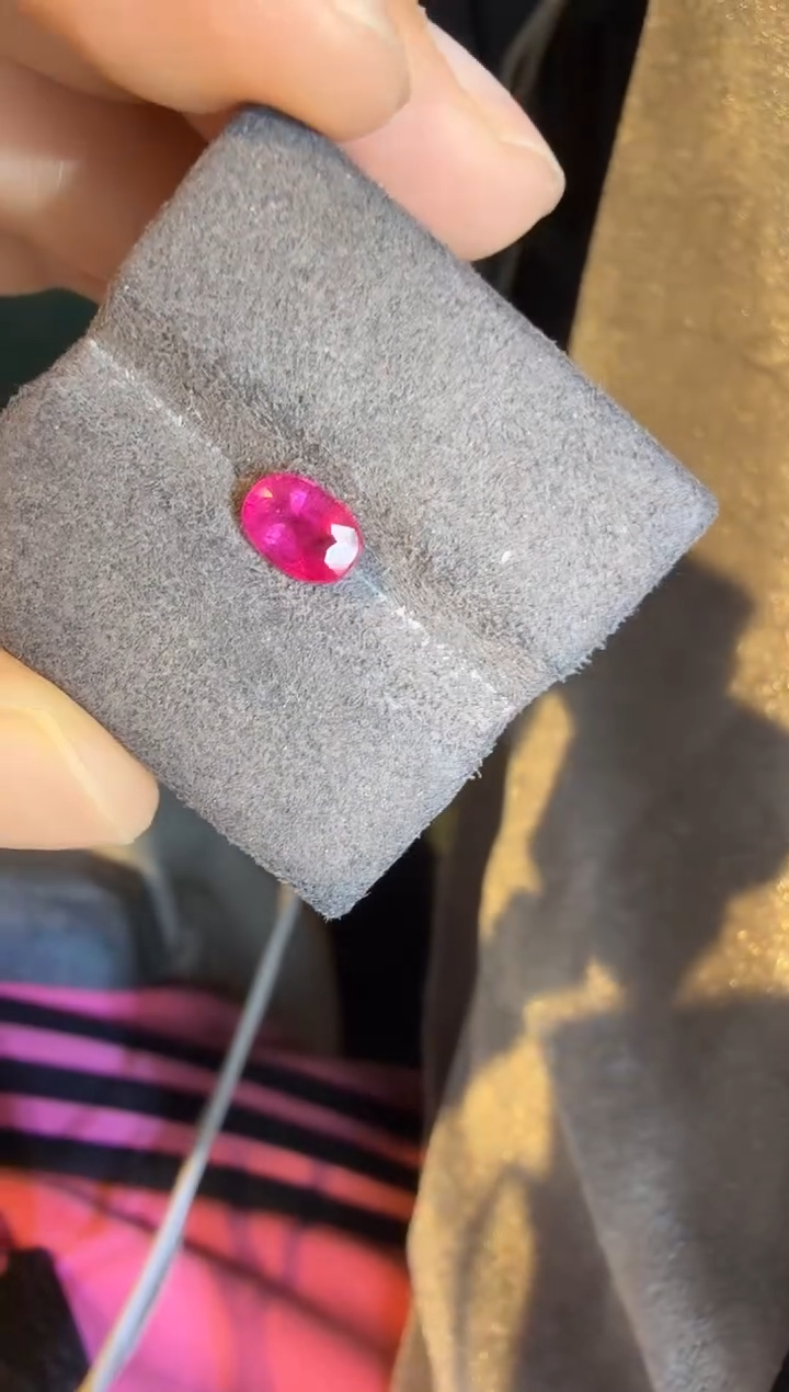 未镶嵌定制定制红宝石1.0克拉天然缅甸国际证书鸽血红