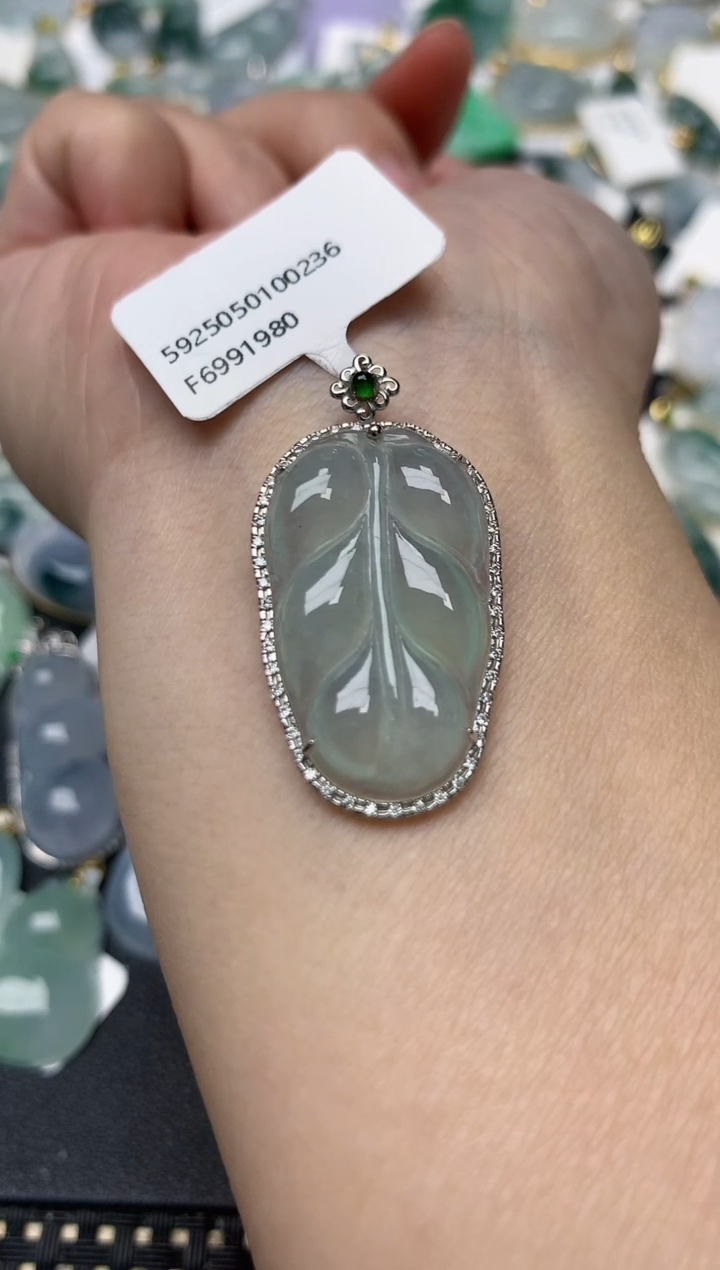 颈饰18K金镶嵌翡翠天然缅甸A货翡翠